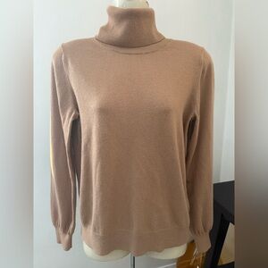 Banana Republic turtle neck pullover. Brown. Small